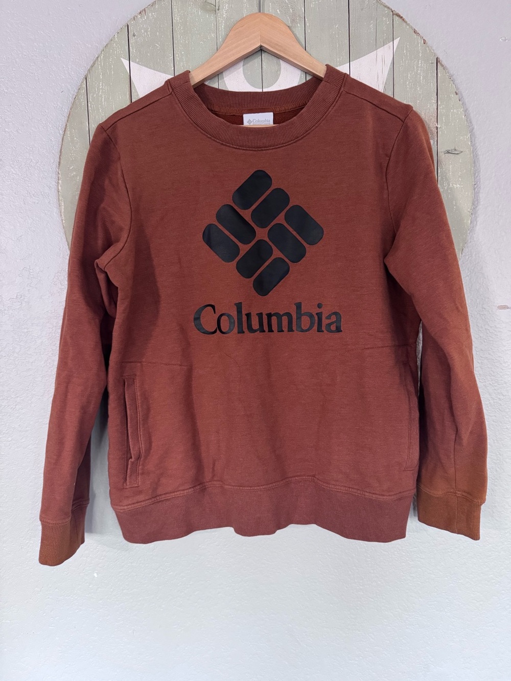 Columbia medium brown pocket pullover crewneck sweatshirt